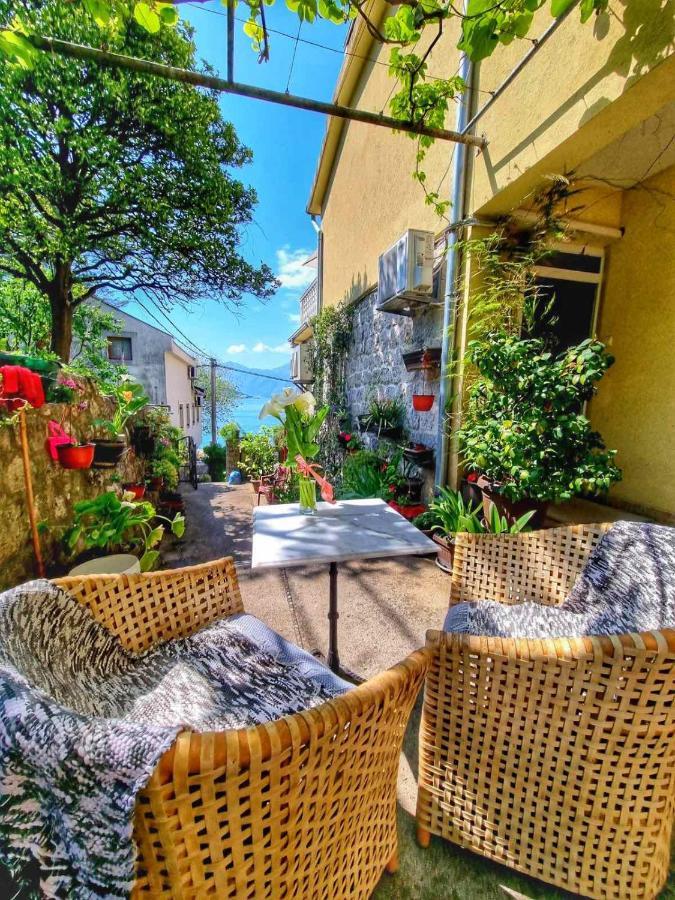 Apartment On The Shore Of The Bay Of Kotor With Free Wi-Fi Exterior photo