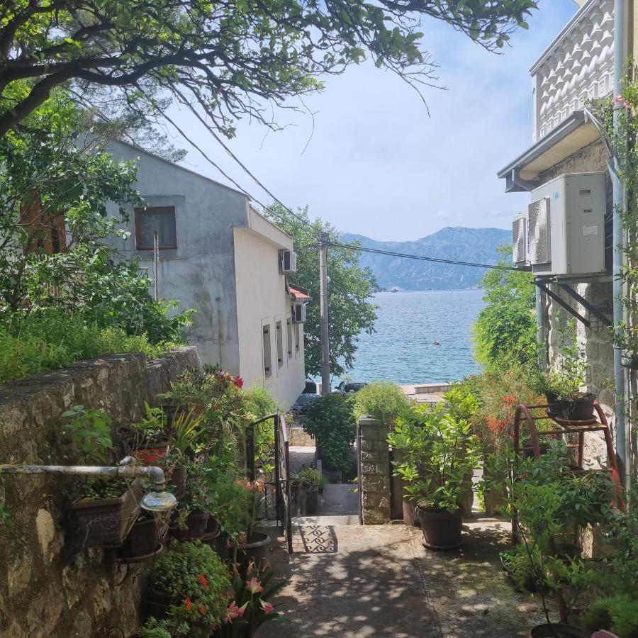 Apartment On The Shore Of The Bay Of Kotor With Free Wi-Fi Exterior photo